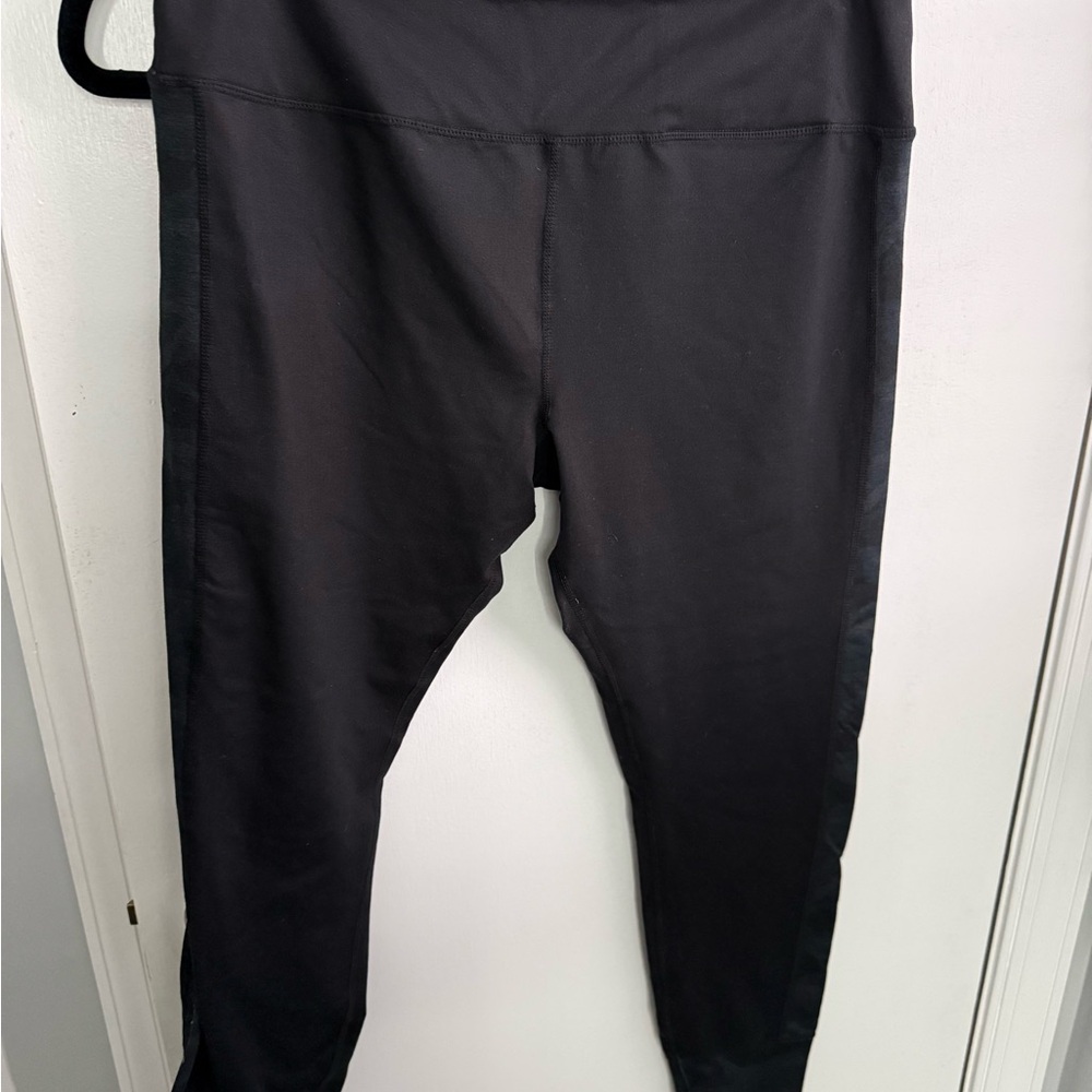 Vuori Charcoal Camo Leggings